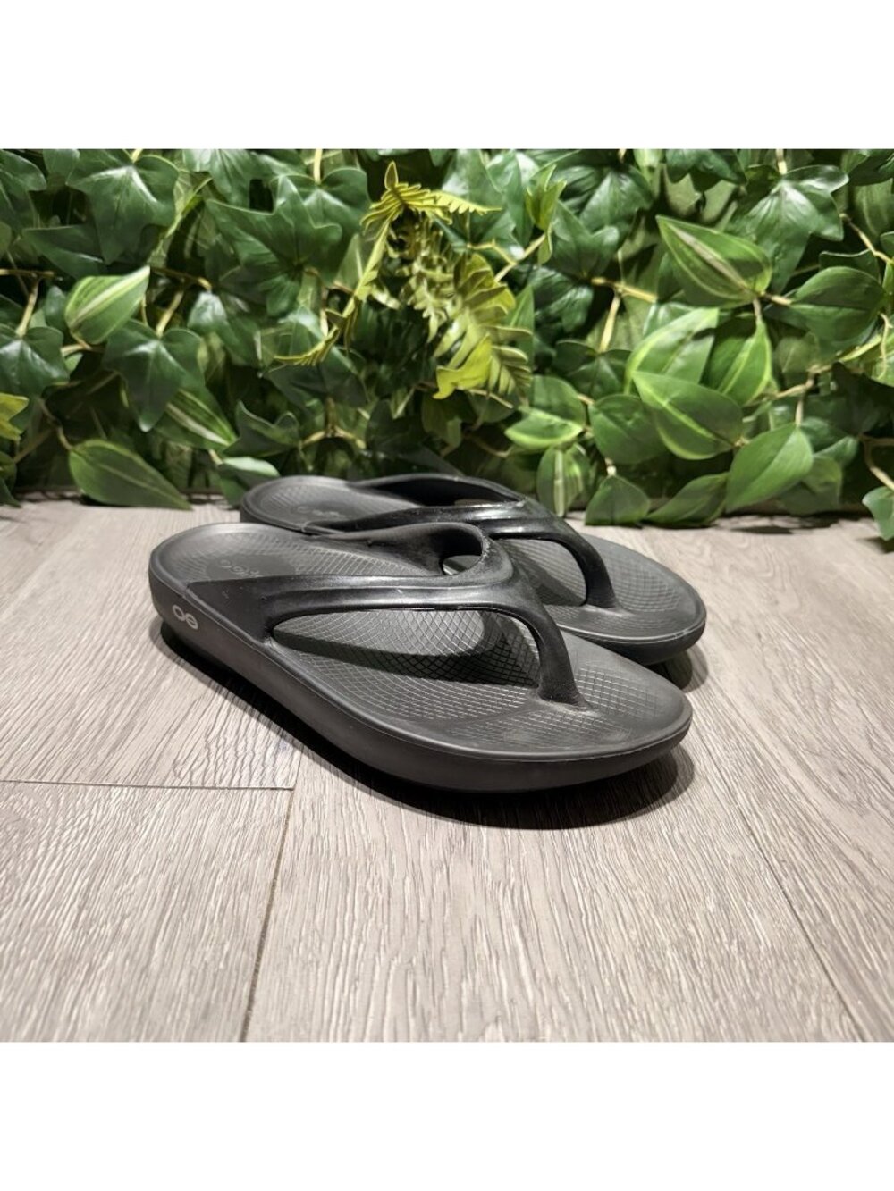 OOFOS OOlala Luxe Women's Flip Flop US 5 Black Casual Comfort Slip On Thong